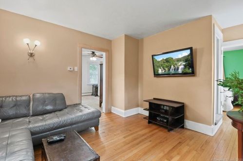 256 Autumn St, Manchester CT 06040-5553 exterior