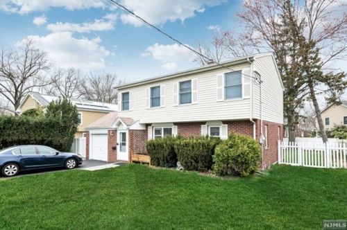 190 Howland Ave, River Edge, NJ 07661-1707