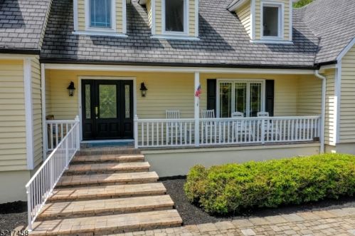 760 Shore Dr, Kinnelon, NJ 07405-2120