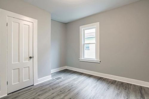 293 Gln St, New Britain CT 06051-3060 exterior