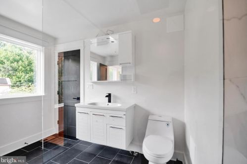 102 Ritchie Ave, Silver Spring MD  20910-5112 exterior