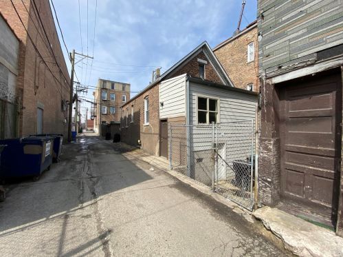 2142 Fairfield Ave, Chicago IL  60608-3769 exterior