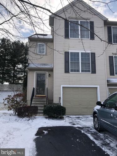 112 Banyan Circle Dr, Lancaster, PA 17603-4496