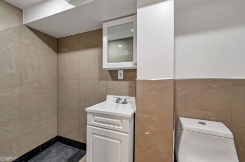 5937 Artesian Ave, Chicago IL 60645-5301 exterior