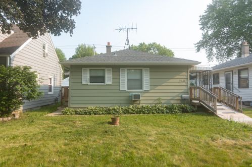 7925 Keefe Ave, Milwaukee, WI 53222-2901