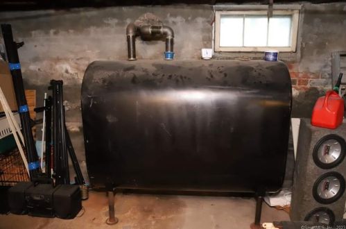 41 Loomis Ave, Windsor CT  06095-2804 exterior