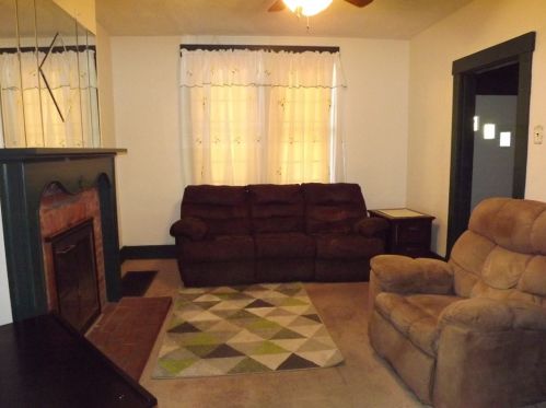 2010 Dellrose St, Pittsburgh, PA 15210-4104