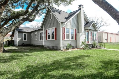 702 14th St, Hempstead, TX 77445-4430