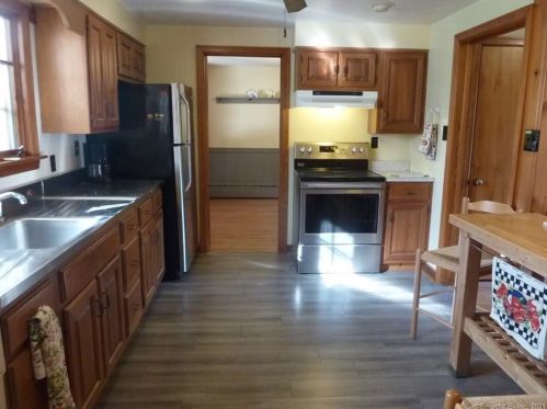 989 Farms Rd, Wallingford CT  06492-1807 exterior