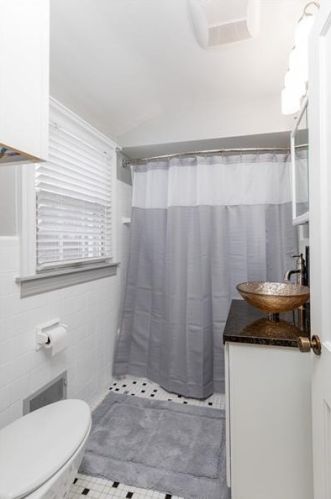 138 Sunset Dr, Pittsburgh PA 15228-2550 exterior