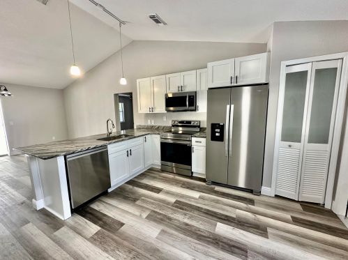 1985 Leafy Rd, Fort Pierce FL 34953-1328 exterior