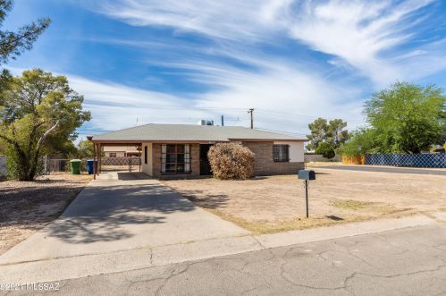 5702 31st St, Tucson, AZ 85711-6706