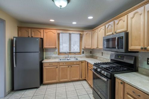 47 Laurel St, Springfield MA 01106-1150 exterior