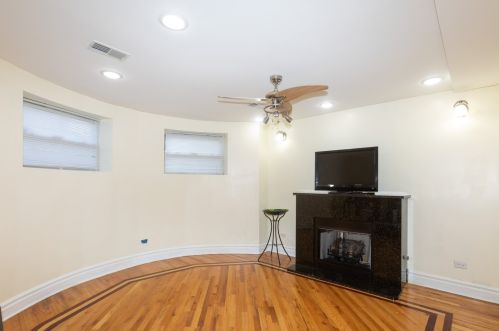 538 44th St, Chicago, IL 60609-3507