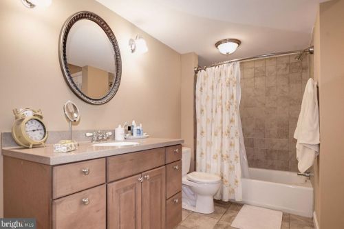 204 Deep Trail Ln, Rockville MD  20850-7753 exterior