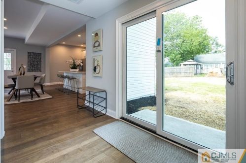 48 Brookville Rd, Edison NJ 08817-4141 exterior