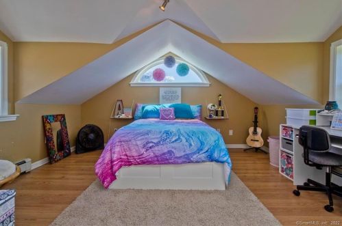 82 Mullen Rd, Enfield CT 06082-6033 exterior