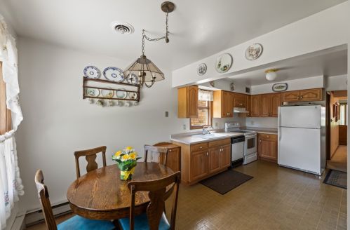 5147 Camelot Ln, Milwaukee WI 53221-3121 exterior