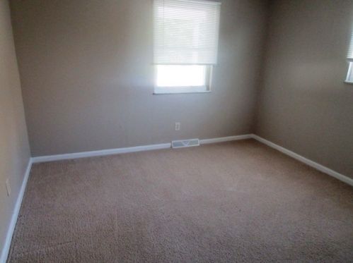 47 Pne Vly Dr, Pittsburgh PA 15239-2841 exterior