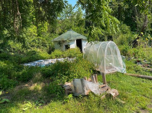 118 Ruddiman Dr, Meskegon MI 49445-3031 exterior