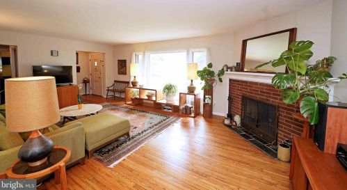 56 Roxboro Rd, Trenton NJ  08648-3925 exterior