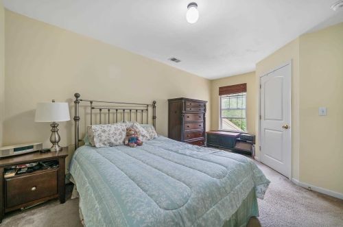 27 Cornwall Ln, Middletown NY 10940-5077 exterior