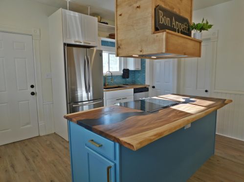 2575 Graham St, Milwaukee WI  53207-1609 exterior