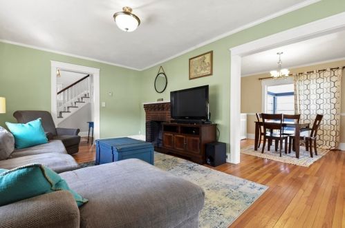 2 Wood Ave, Worcester MA 01606-2545 exterior