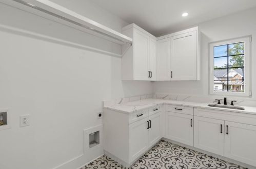 3918 Flowerland Dr, Atlanta GA  30319-1806 exterior