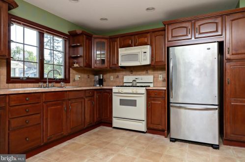 250 Wyoming Ave, Camden NJ 08106-1557 exterior