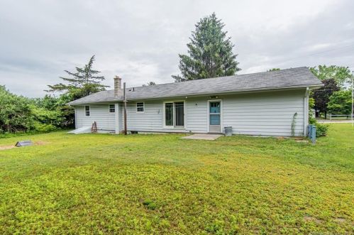 33 Junior Ave, Killingly CT 06239-4217 exterior