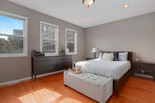 648 Oak St, Chicago IL  60610-7298 exterior