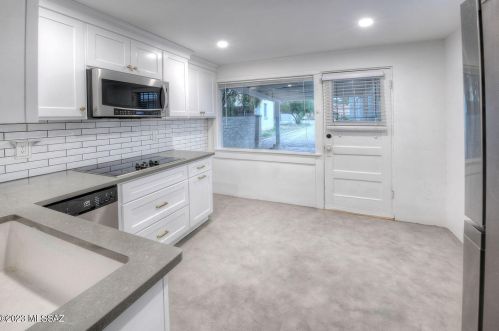 2015 8 St, Tucson AZ 85719-5515 exterior