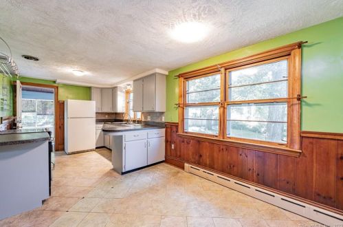 30 Fairview Ave, Enfield CT 06082-4344 exterior