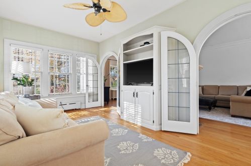 6162 Washington Cir, Milwaukee WI 53213-2472 exterior