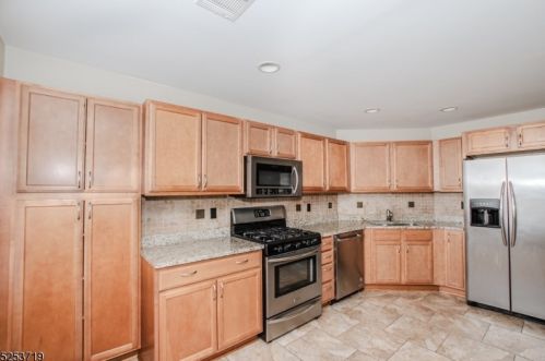 47 Davenport Pl, Morristown NJ 07960-6574 exterior