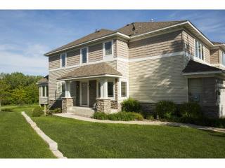 2791 Spy Glass Dr, Chaska, MN 55318-1181