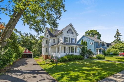 8 Un St, Milford CT 06460-4724 exterior