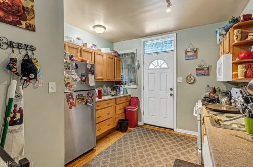 8516 Bennett Ave, Chicago IL 60649-4007 exterior