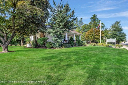 25 Memorial Pkwy, Atlantic Highlands NJ 07716-1655 exterior