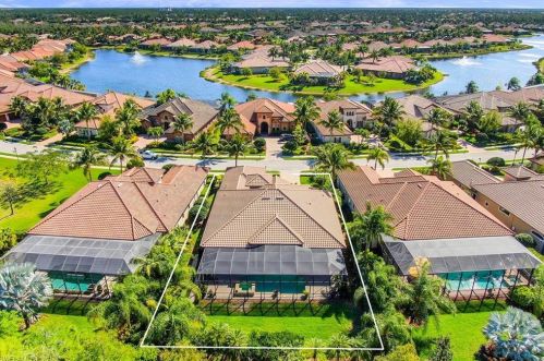 6473 Costa Cir, Naples FL 34113-1700 exterior