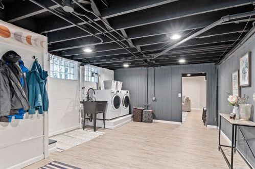 4020 Prospect Ave, Milwaukee WI 53211-2116 exterior