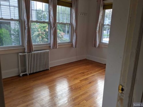 949 Garrison Ave, Teaneck NJ  07666-2642 exterior