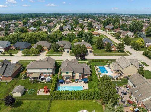 21192 Strawberry Hills Dr, Macomb Township MI 48044-2277 exterior