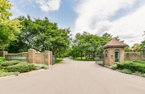 3152 Gatehouse Dr, Grand Rapids, MI 49546-7010