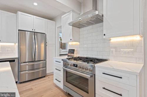 803 Cameron St, Alexandria VA  22314-2410 exterior