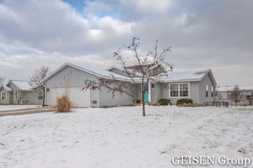 140 Pineview Dr, Belding, MI 48809-8536