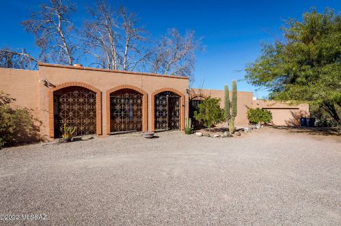 1424 Chapala Dr, Tucson AZ  85704-2037 exterior