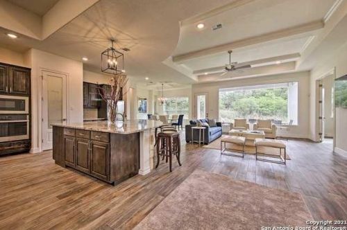 212 High Pt Cir, Spring Branch TX 78070-5065 exterior