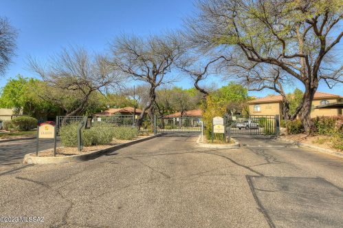 5751 Kolb Rd, Tucson AZ  39204-0871 exterior
